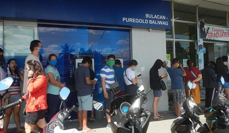 Citizens wearing masks queuing up to purchase supplies in Bulacan Citizens wearing masks queuing up to purchase supplies in Bulacan