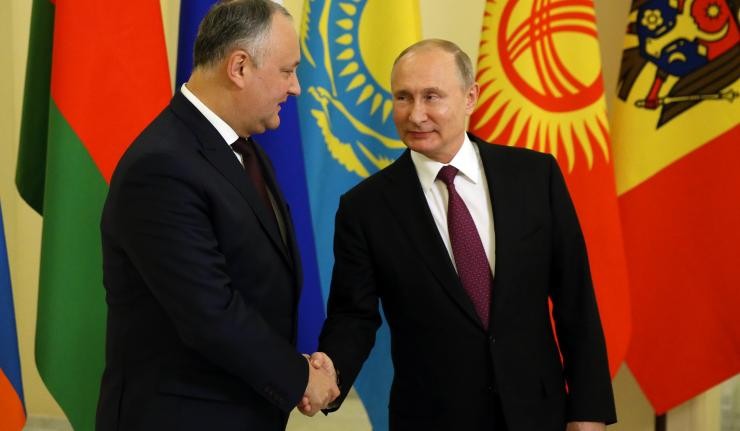 Russia's Vladimir Putin and Moldova's Igor Dodon shaking hands Russia's Vladimir Putin and Moldova's Igor Dodon shaking hands
