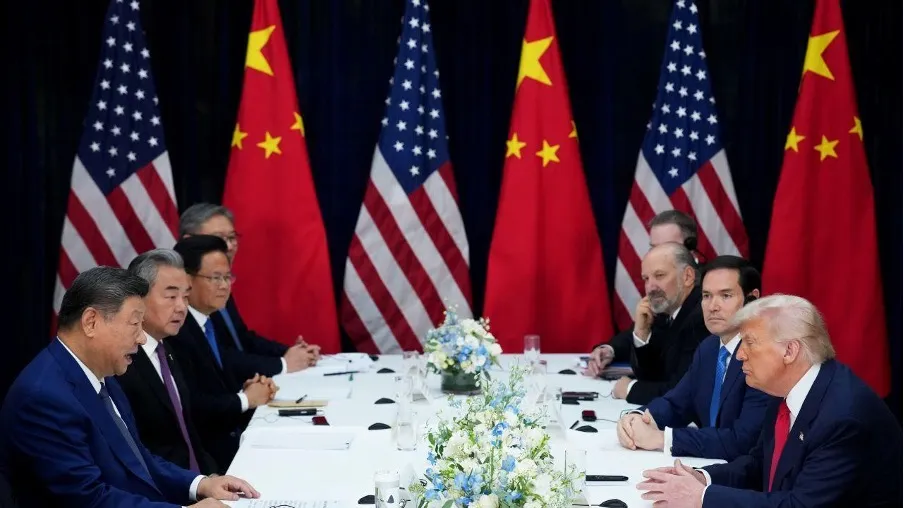 Chinese and American leaders meeting. 