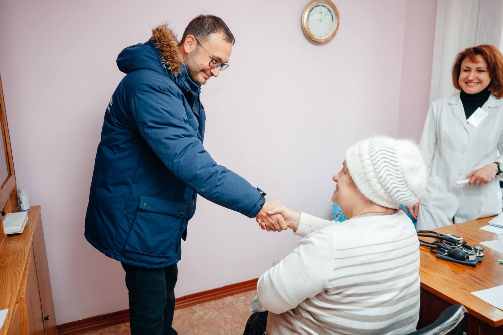 A meeting between Dr. Habicht and a patient. Source: WHO Ukraine A meeting between Dr. Habicht and a patient. Source: WHO Ukraine