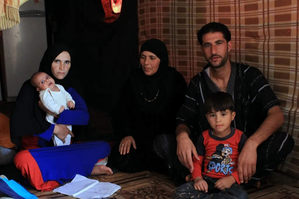 Some of the members of the extended family living in the settlement. (Credit: Lucas de Abreu, October 2014)
